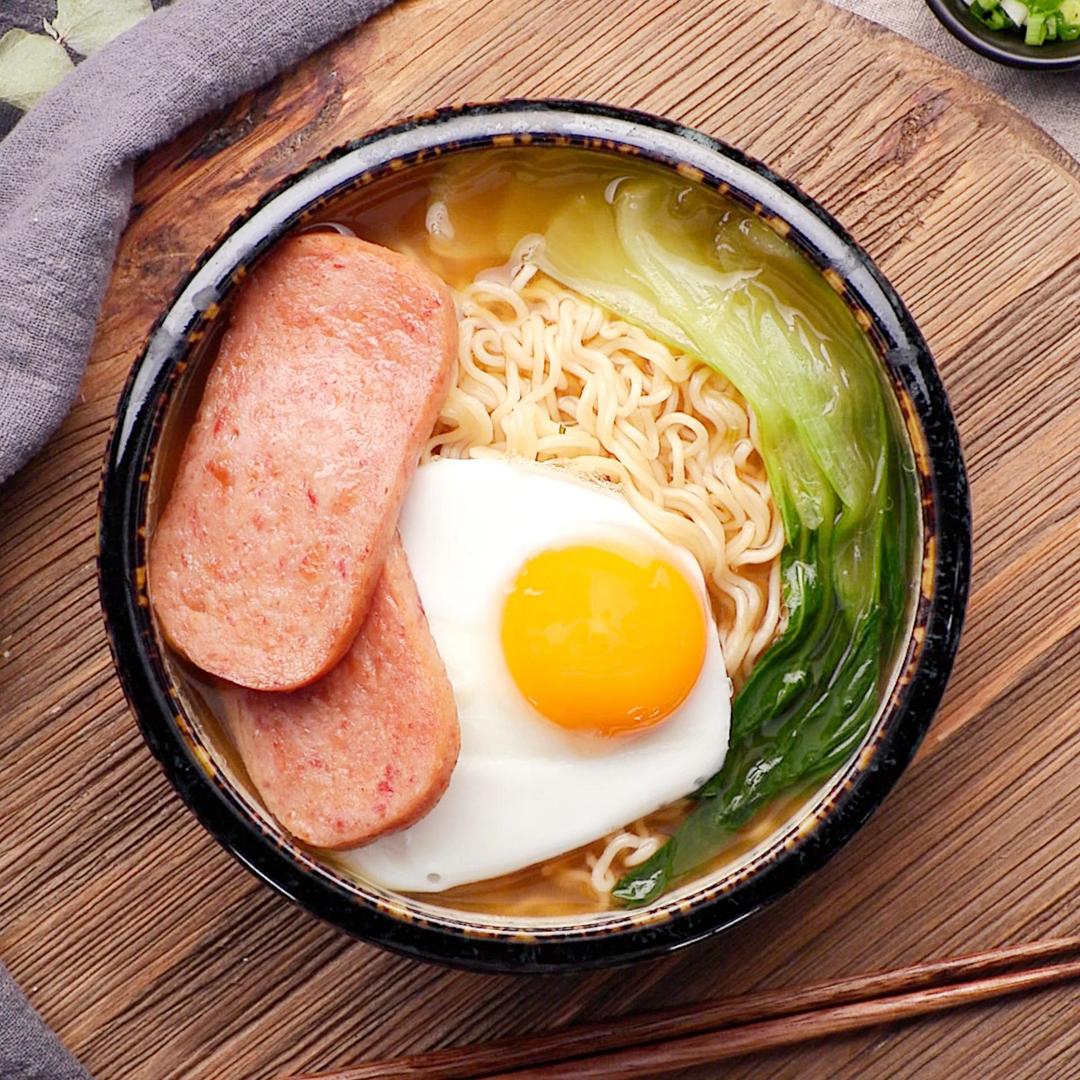 港式餐蛋面的做法