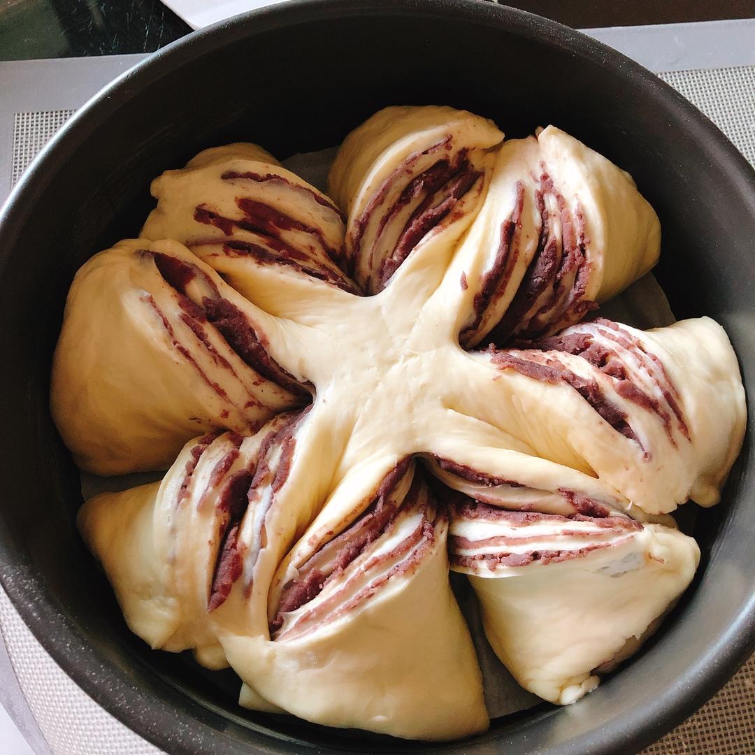 豆沙花式面包