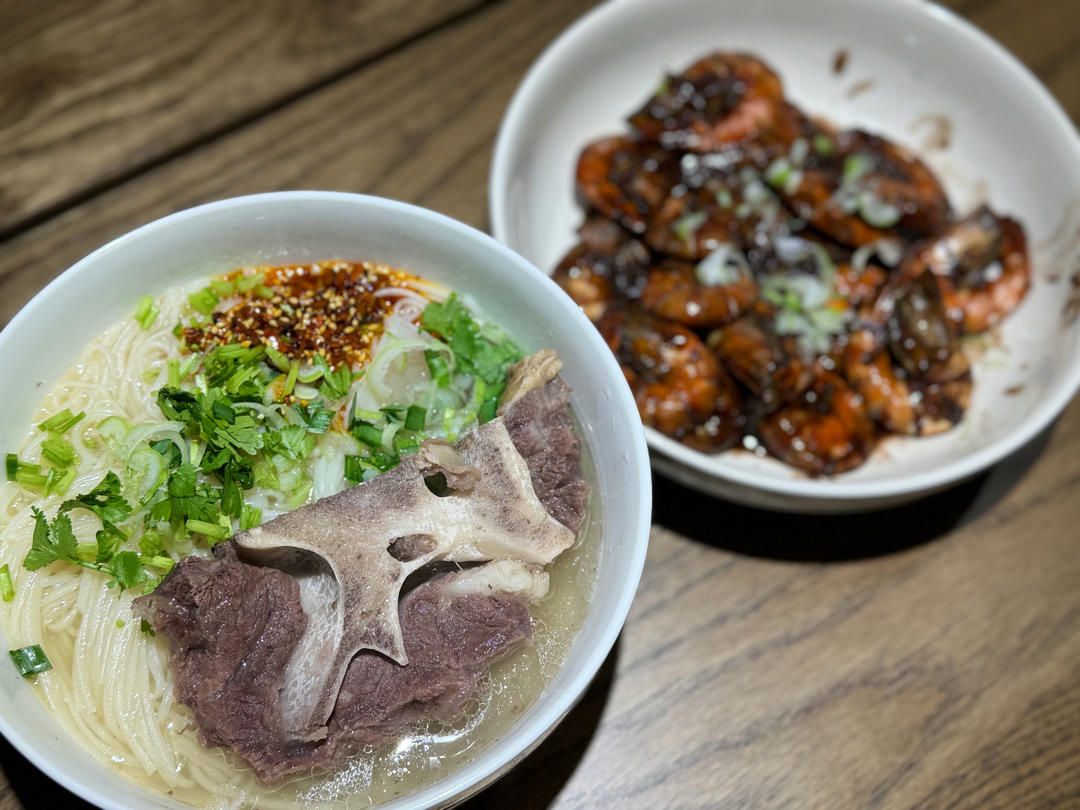 正宗兰州牛肉面～～                        不是兰州拉面😁