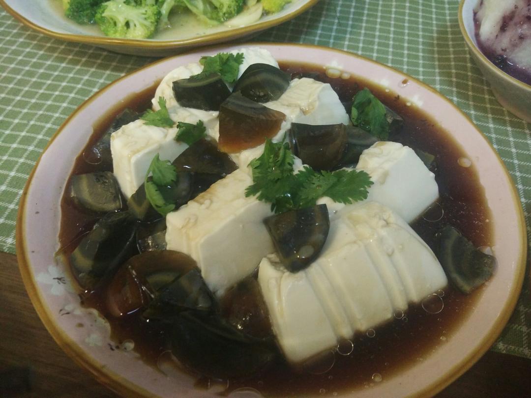 凉拌皮蛋豆腐