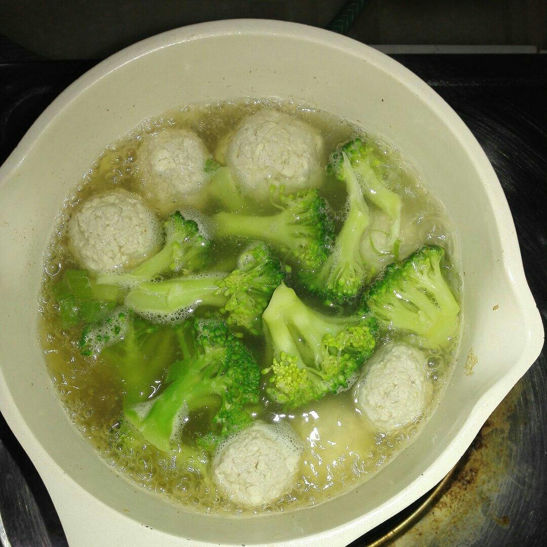 【10分钟系列】白萝卜豆腐圆子汤