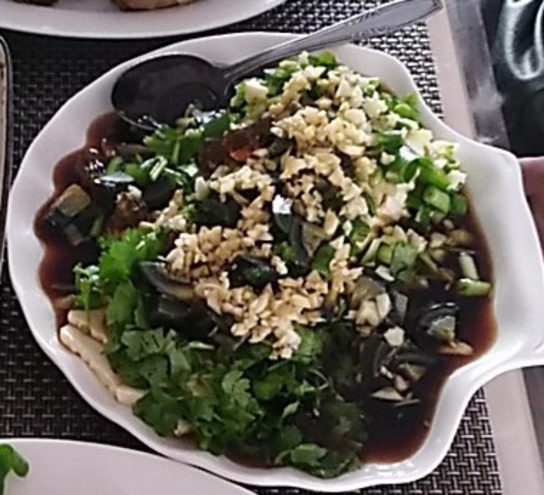 皮蛋拌豆腐