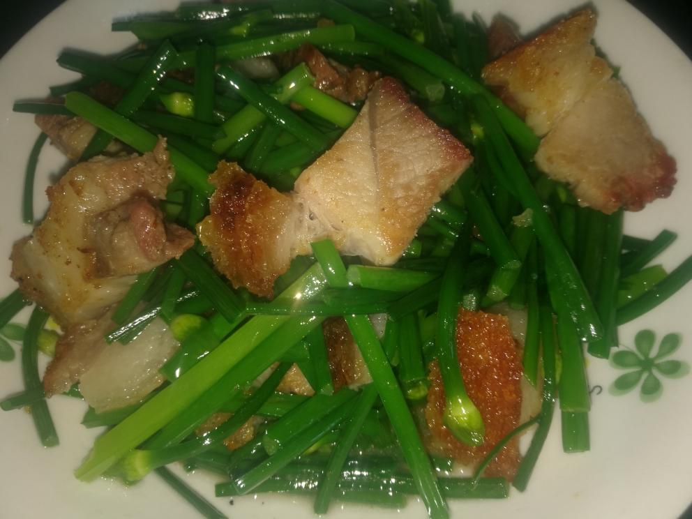 快手菜  烧肉炒蒜苔