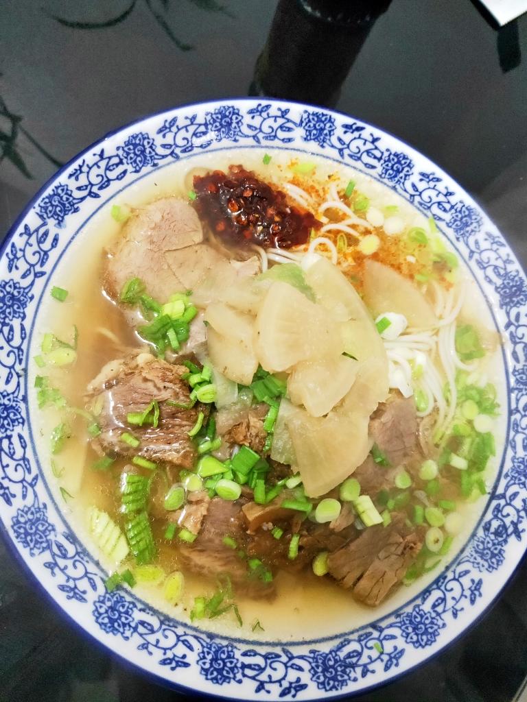 兰州牛肉拉面(居然和兰州拉面馆一个味儿)