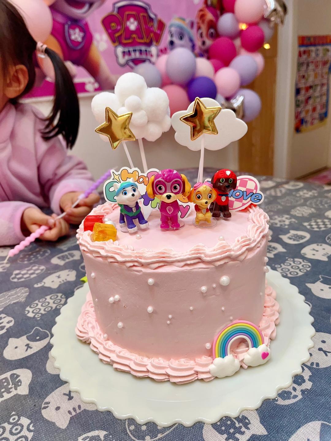 粉红奶油火龙果调色奶油蛋糕