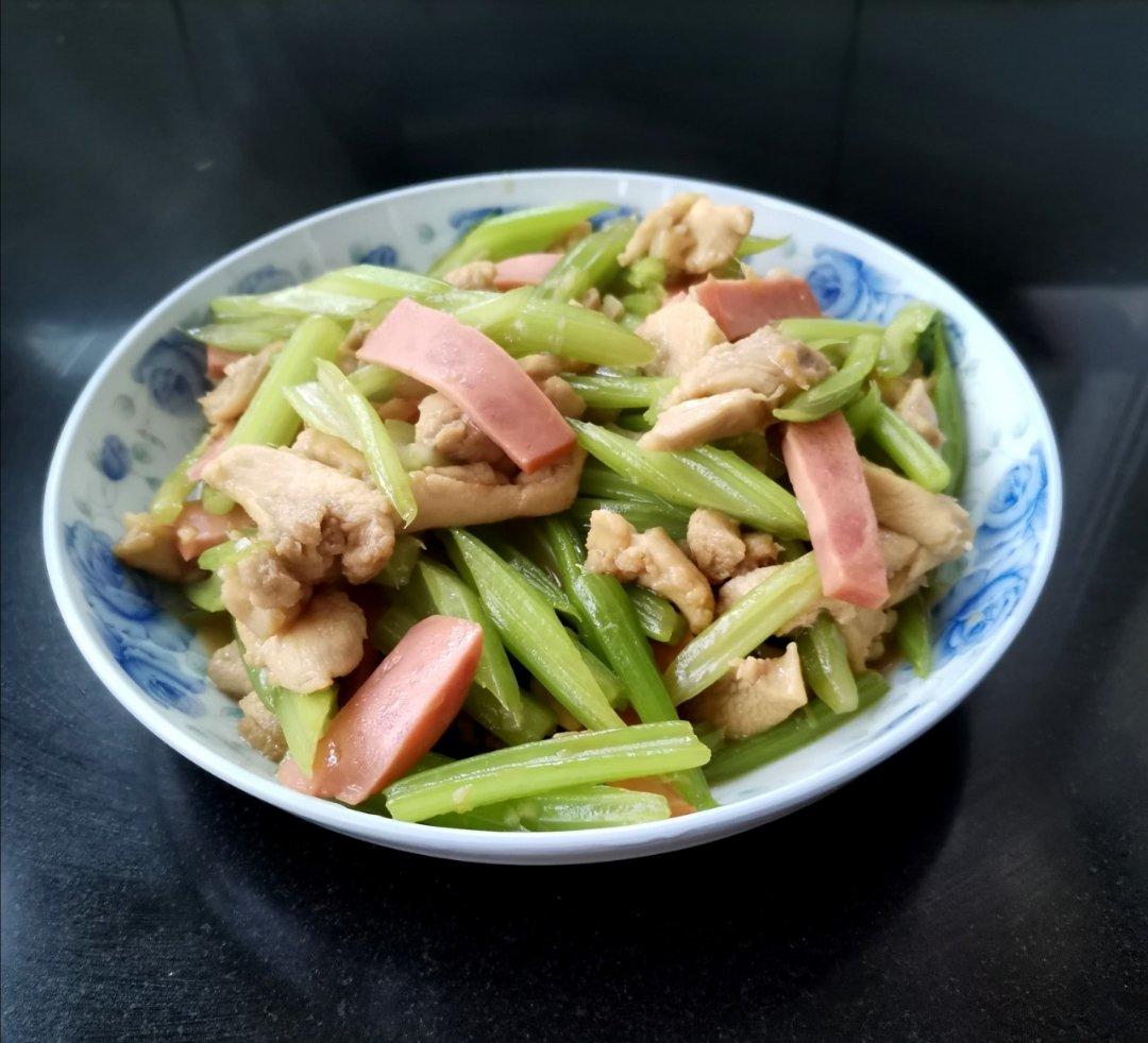 西芹炒鸡片