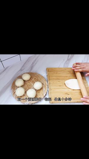 高颜值国风糕点豆沙菊花酥的做法 步骤8