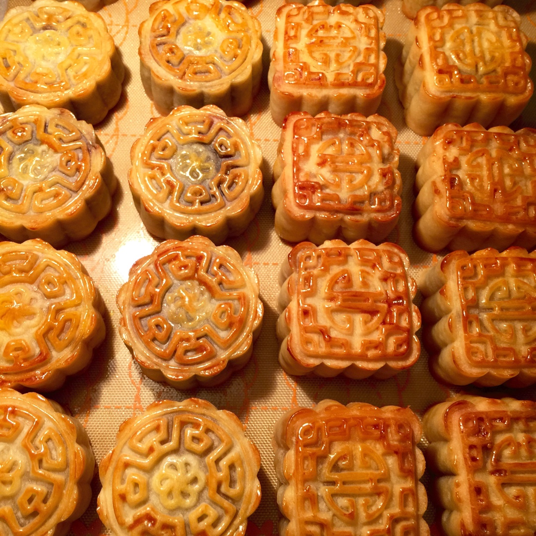 广式月饼——蛋黄莲蓉月饼