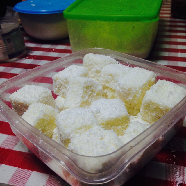 完胜85度C牛奶椰丝小方