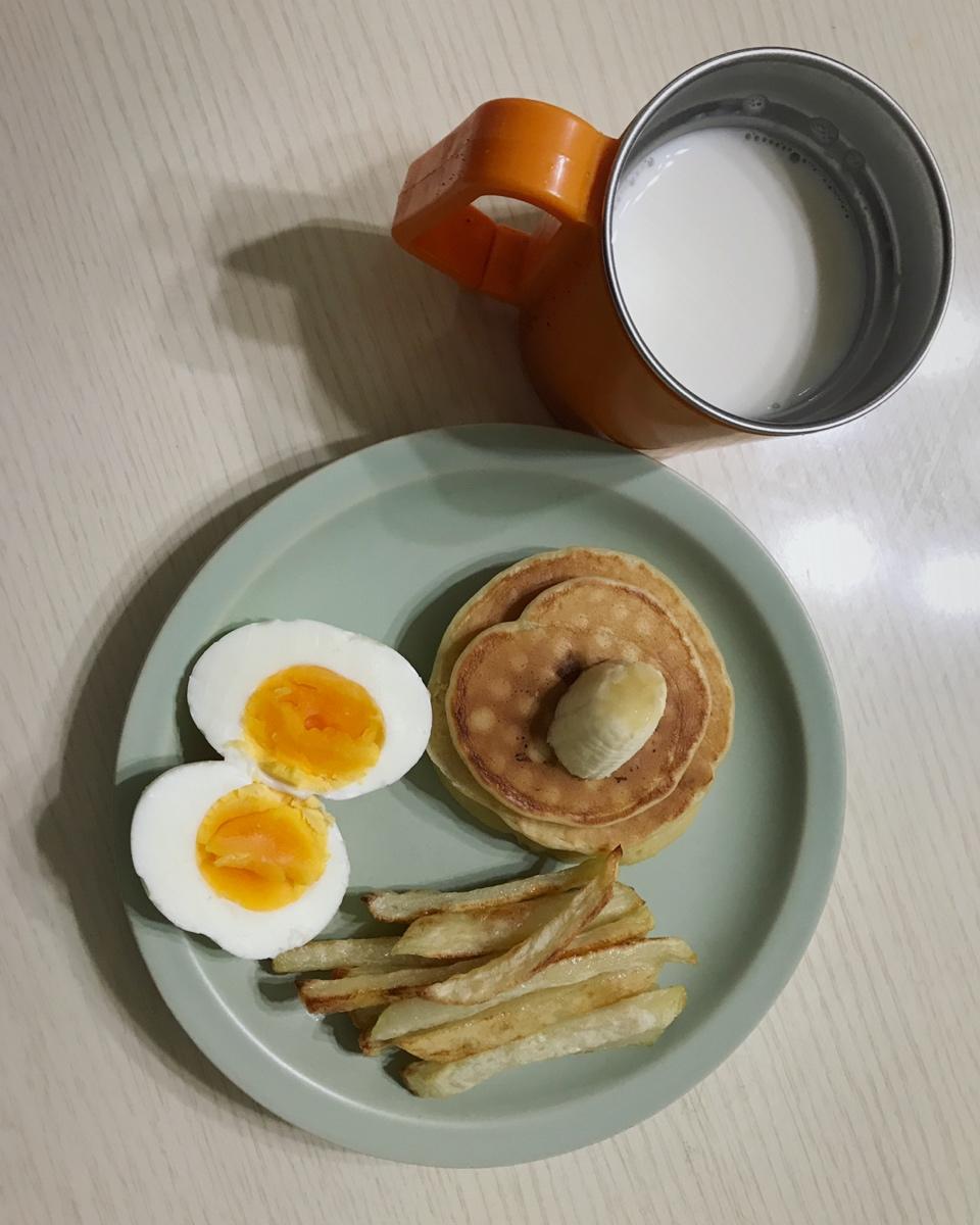 【减脂早餐】无油香蕉松饼（超简单）