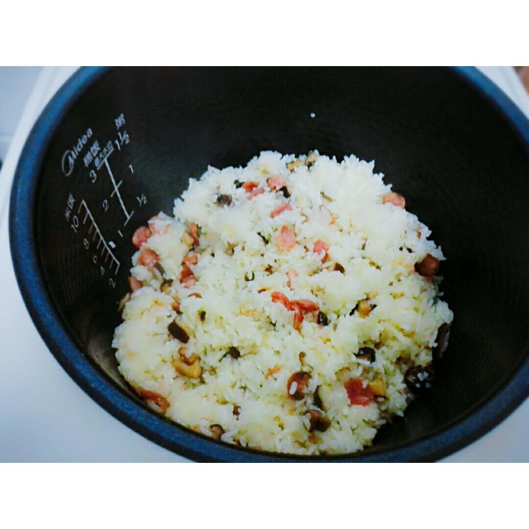 电饭锅版香菇腊肠饭