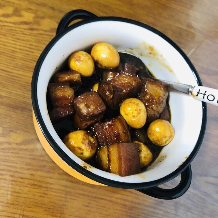 虎皮鹌鹑蛋红烧肉