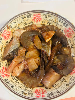 砂锅鲈鱼虾煲的做法 步骤1