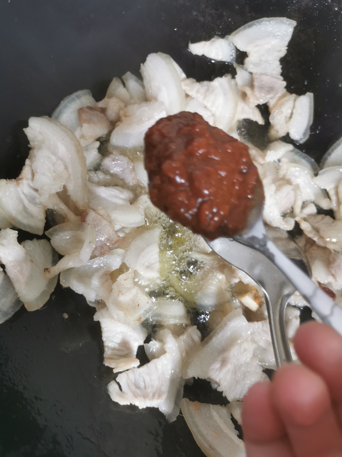 「葱伴侣六月香豆瓣酱」青椒火锅肉的做法 步骤9
