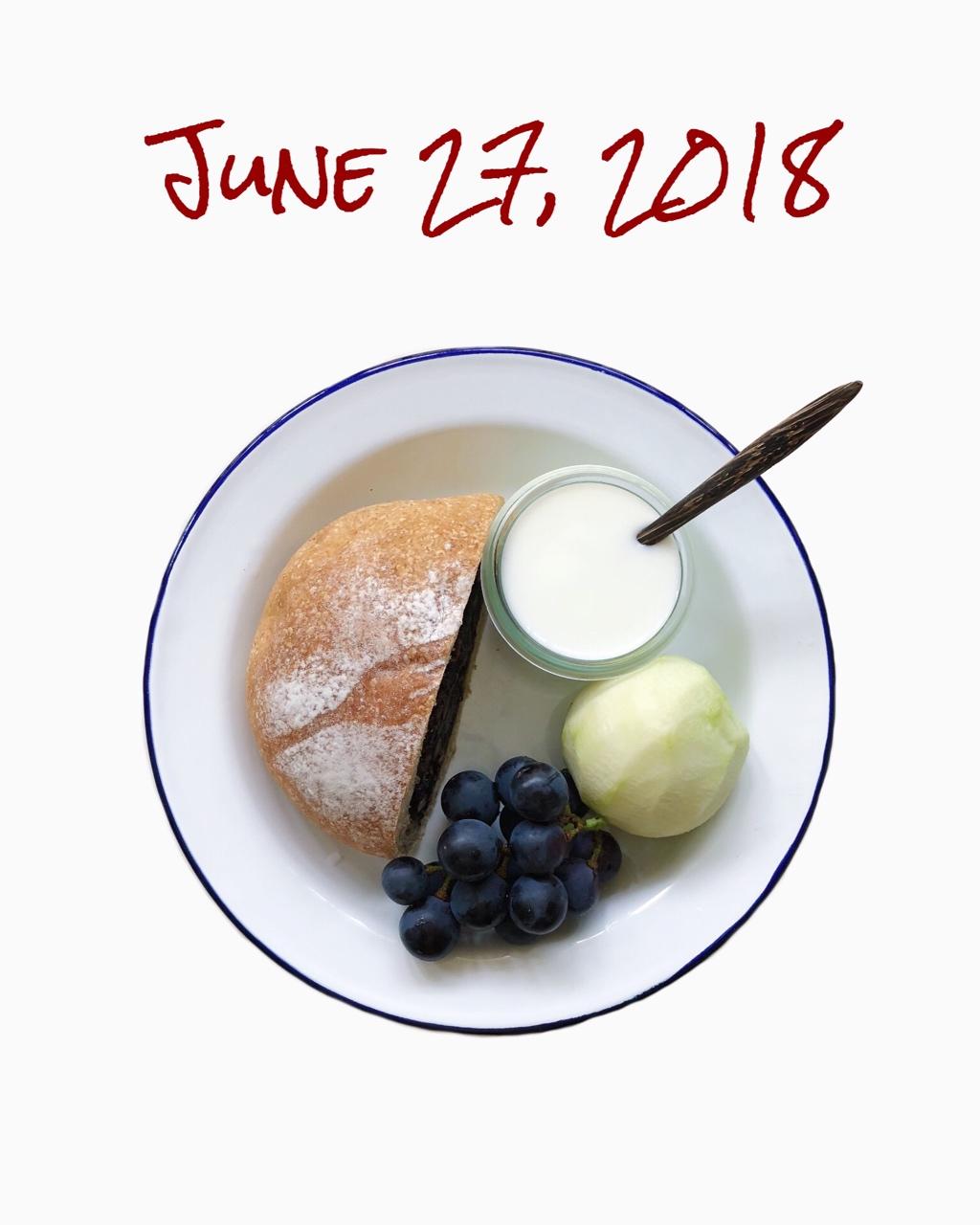 睡沙发才能吃上早餐