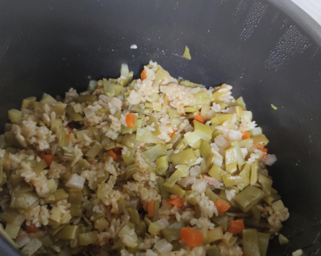 豆角腊肉焖饭