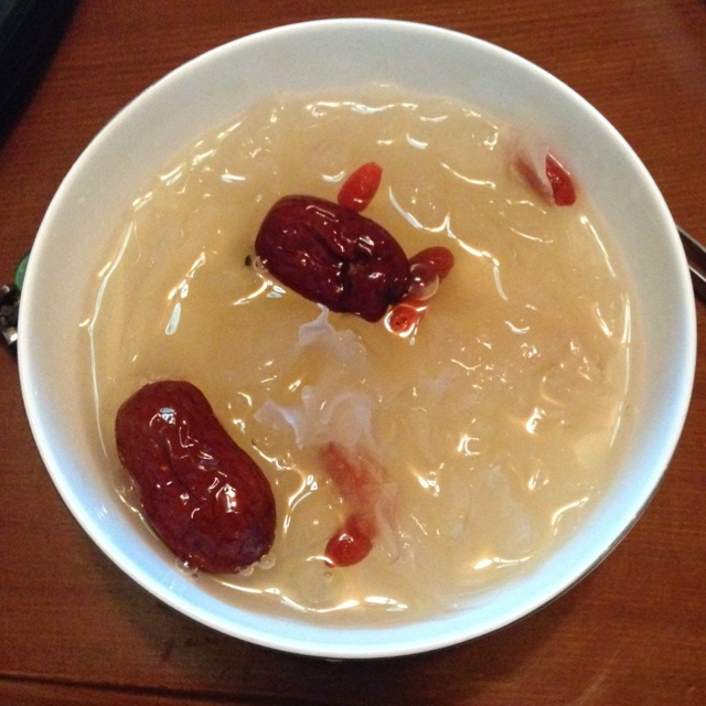 红枣莲子银耳汤