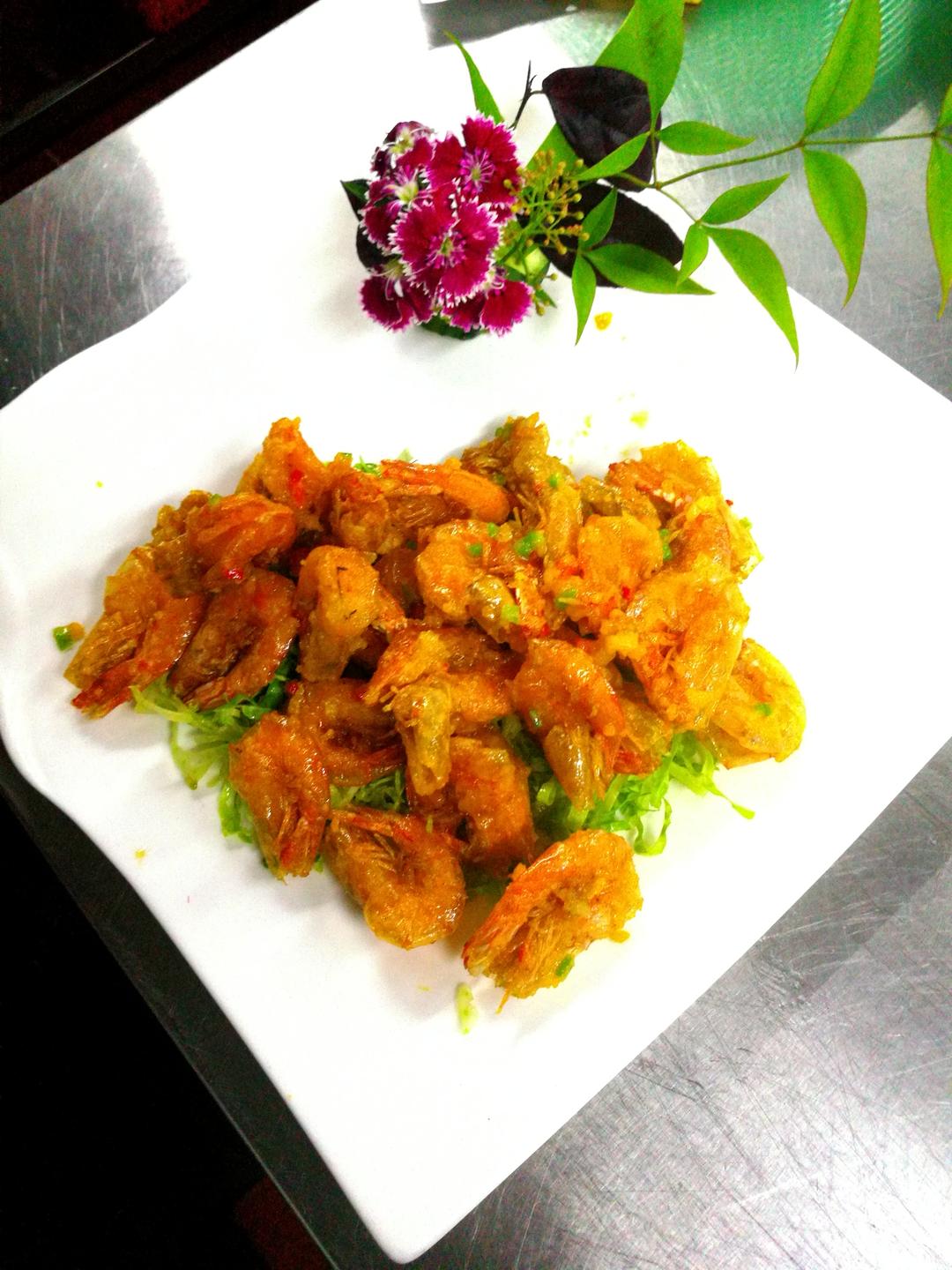 咸蛋焗基围虾的做法