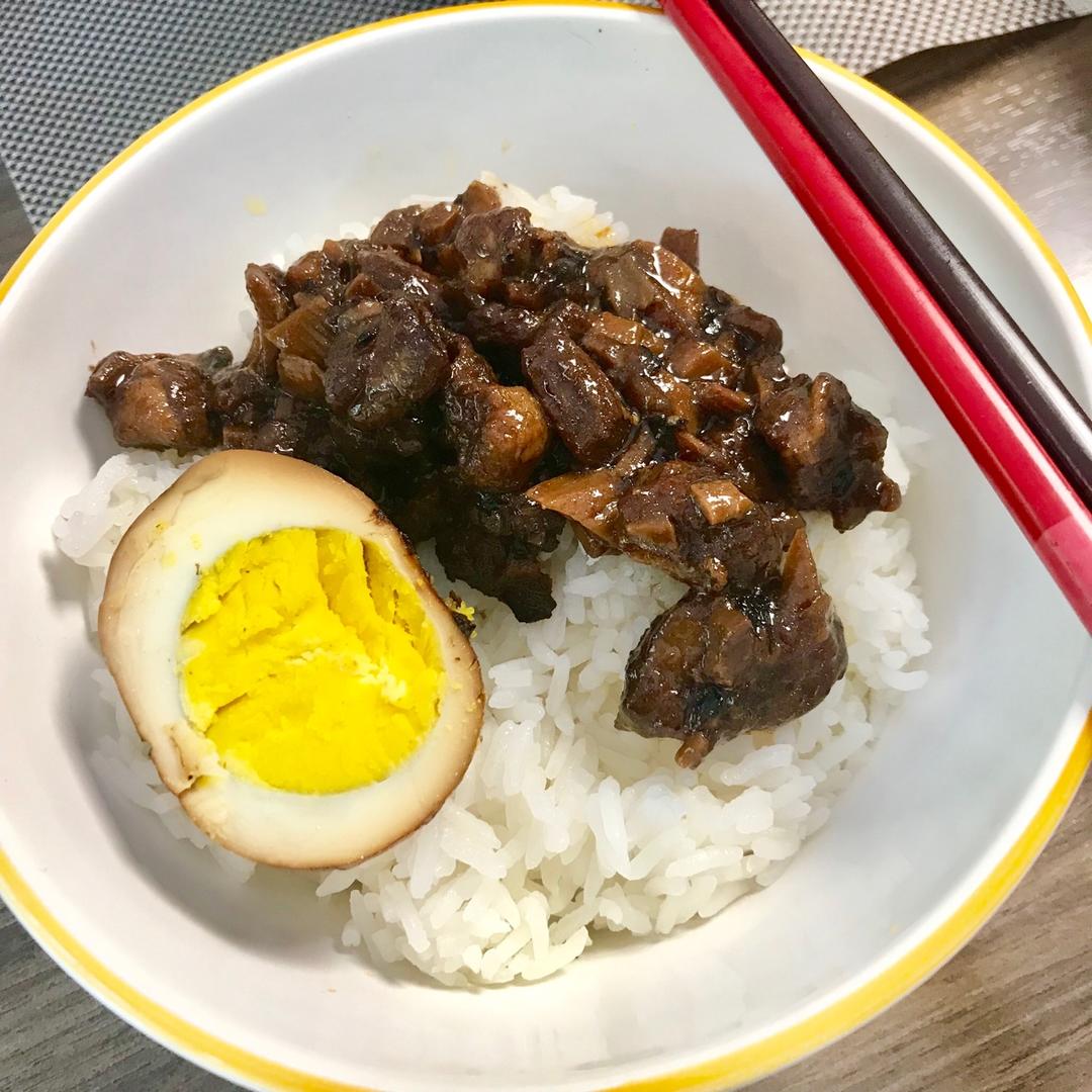 洋葱酥卤肉饭