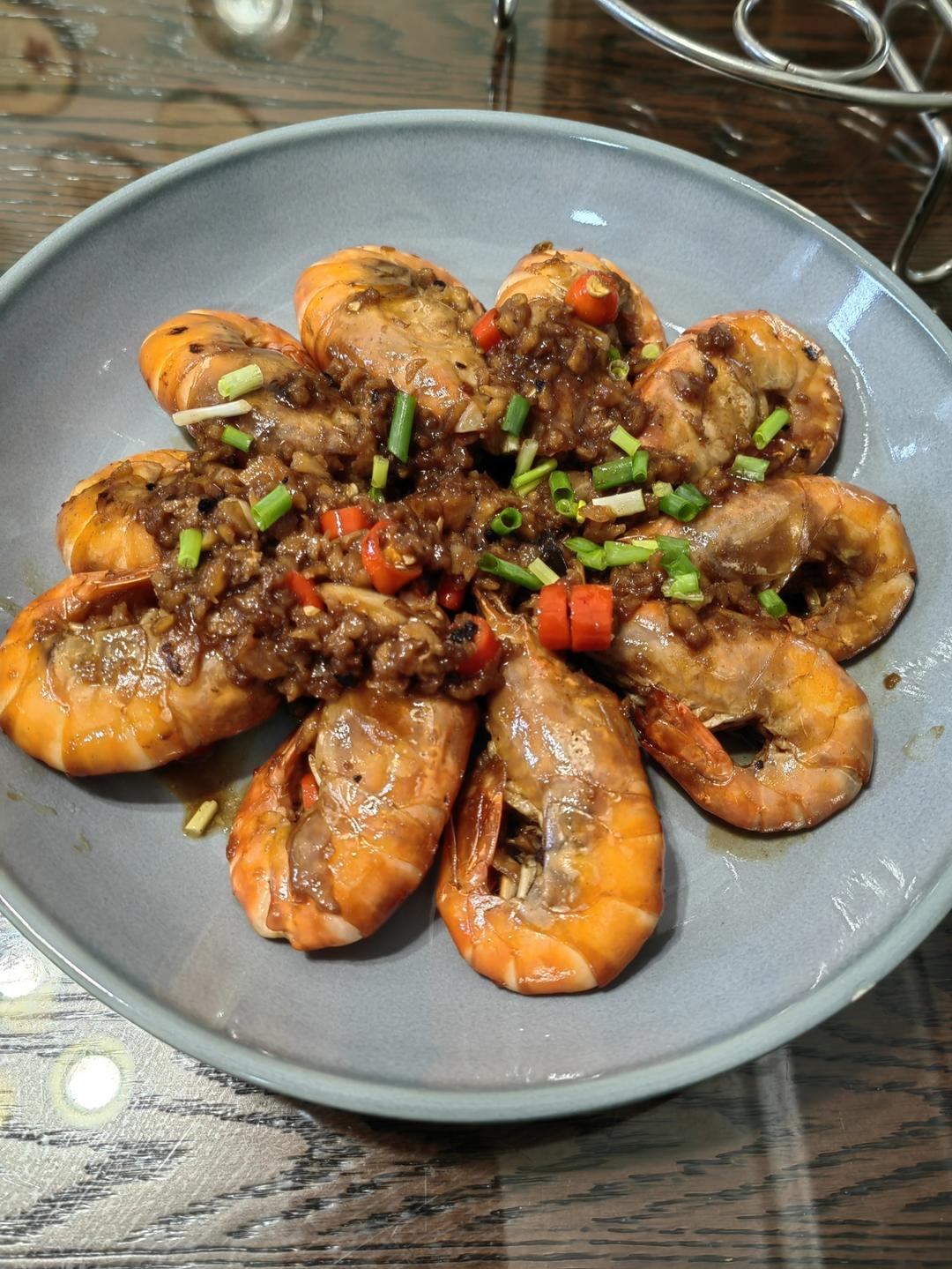 好吃到舔手的蒜爆罗氏虾（零失败，巨好吃)