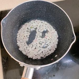 黑椒海鲜芝士焗饭的做法 步骤1