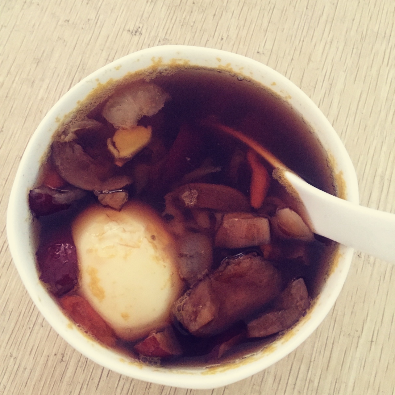 红枣桂圆煮鸡蛋