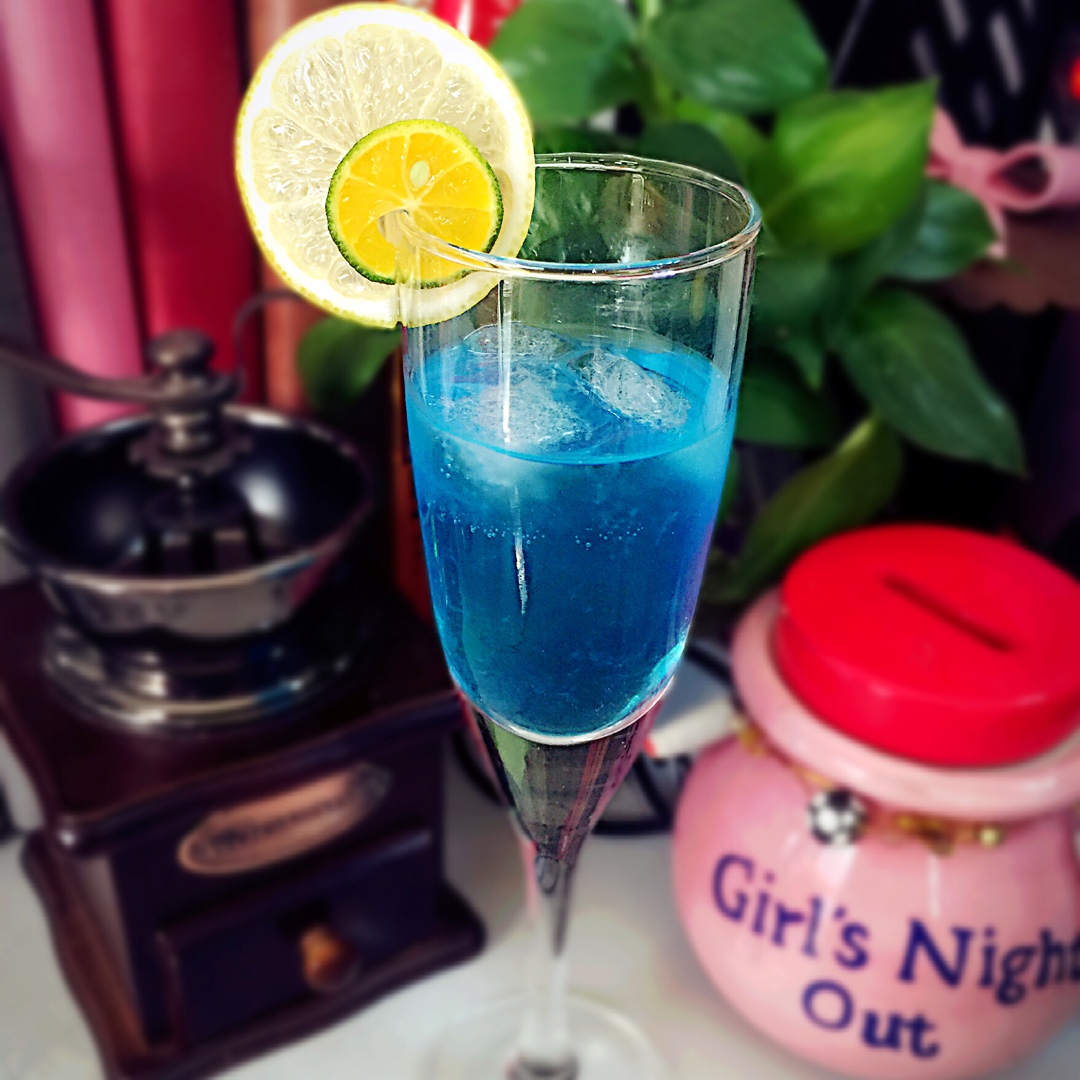 蓝色夏威夷鸡尾酒 Blue Hawii