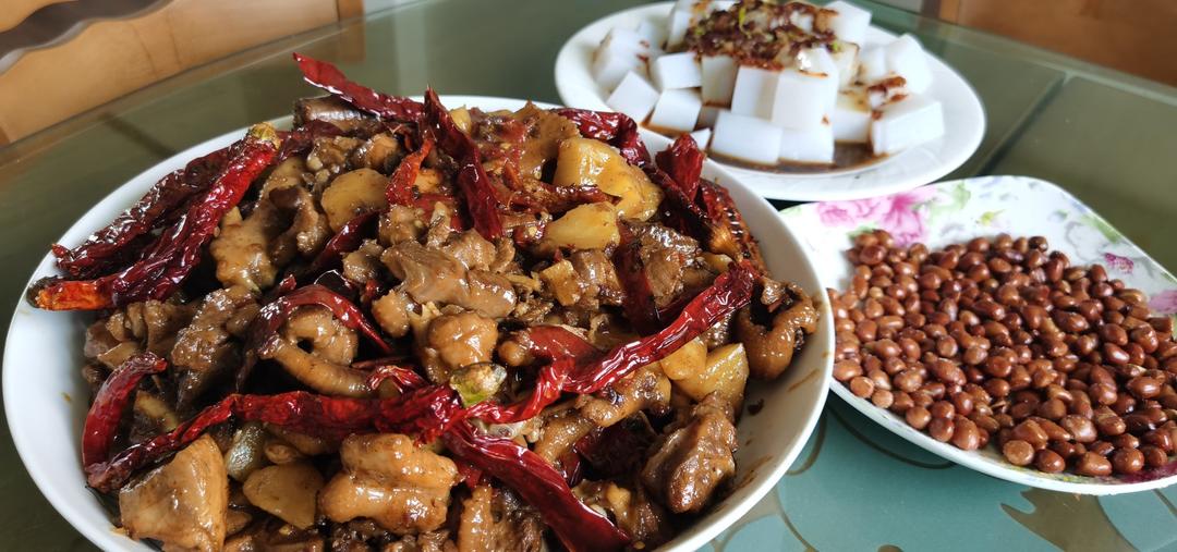 新疆柴窝堡辣子鸡（跟饭馆没差别）