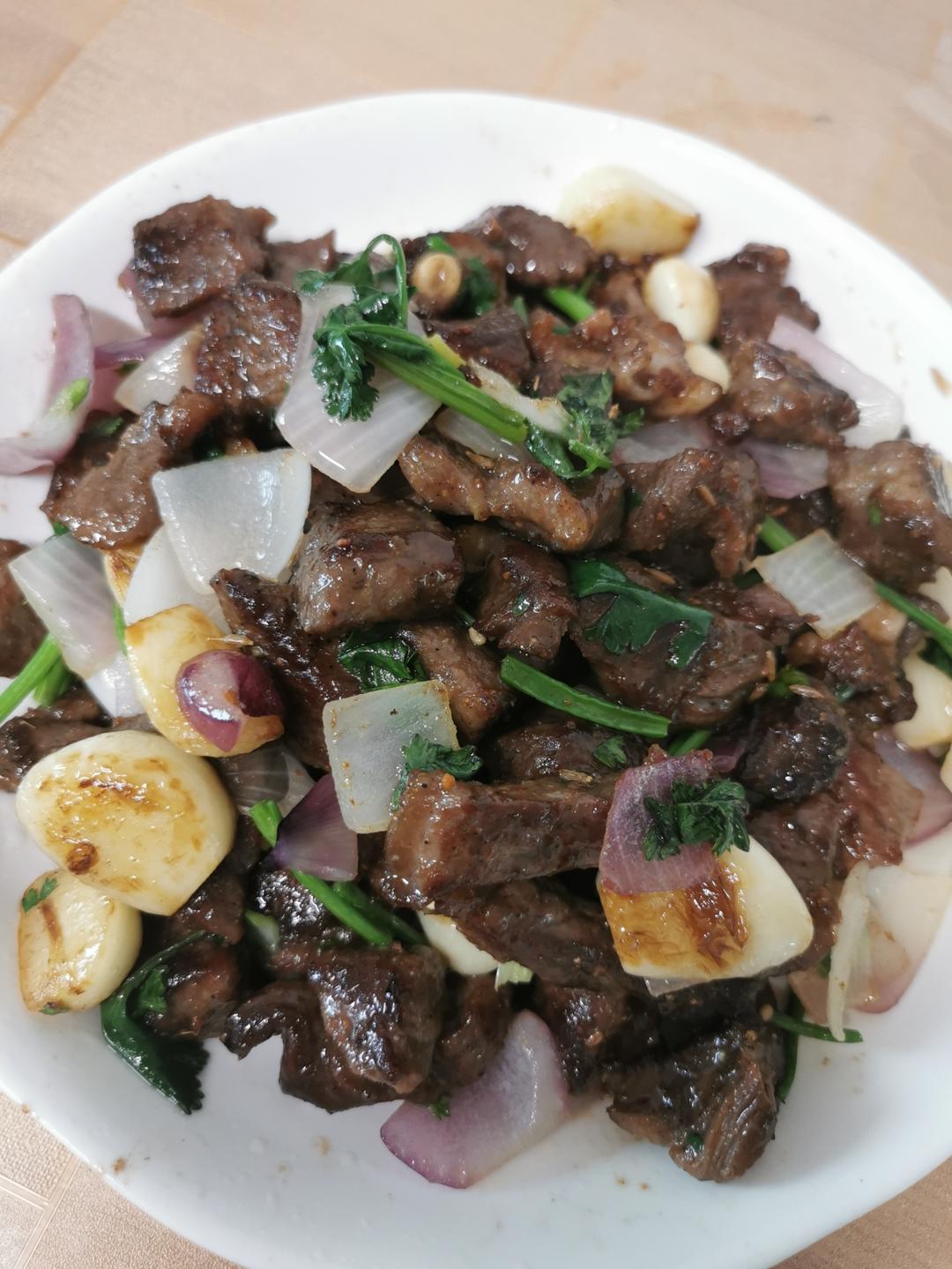 好吃到舔盘的蒜香黑椒牛肉粒