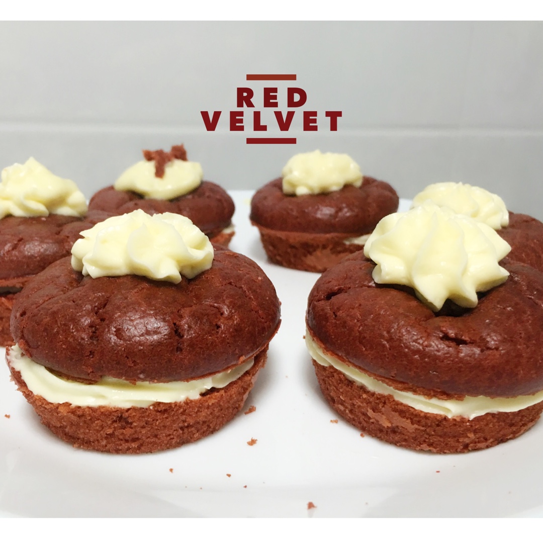 经典红丝绒杯子蛋糕（red velvet cupcake）