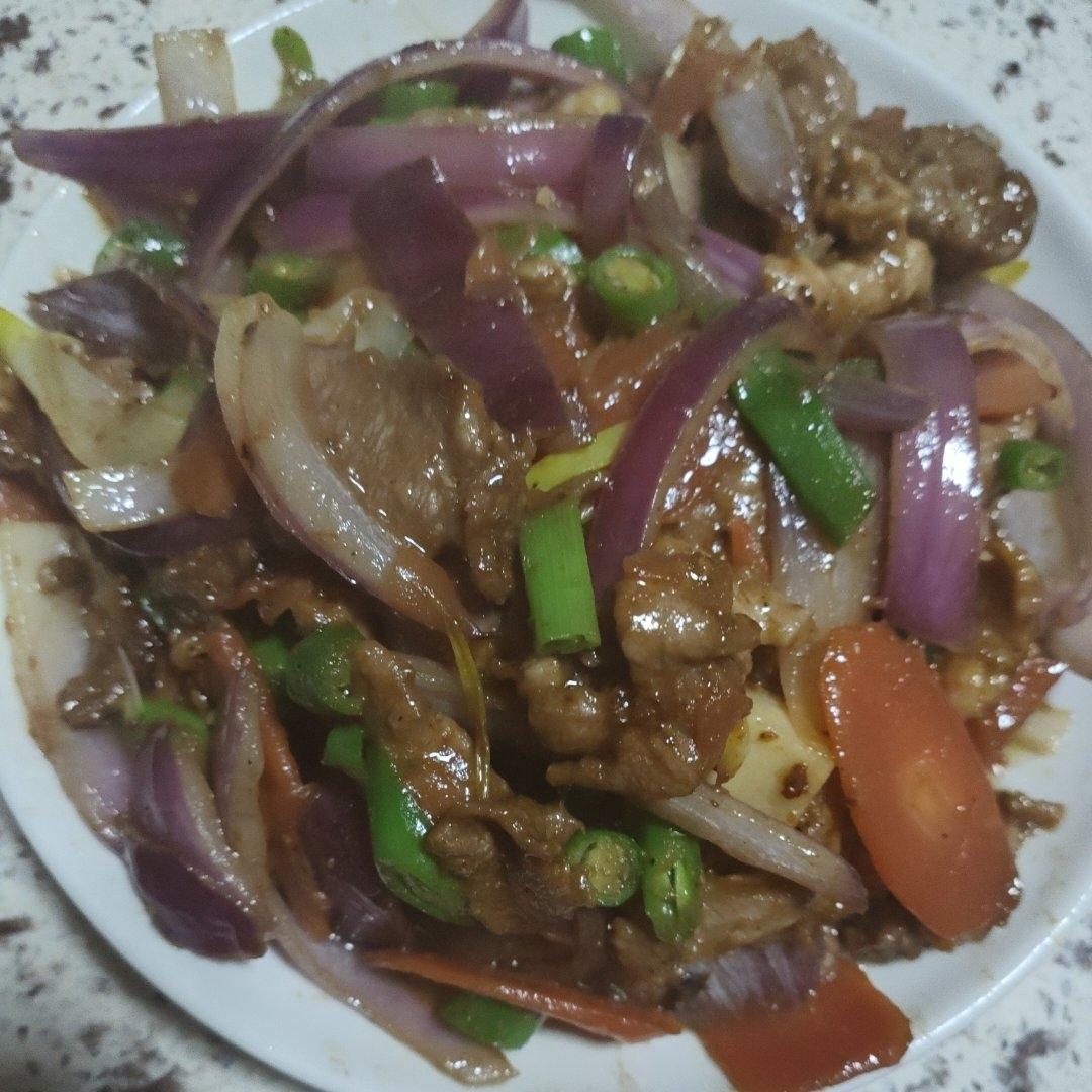 老少皆宜的一道“青椒洋葱爆炒牛肉”