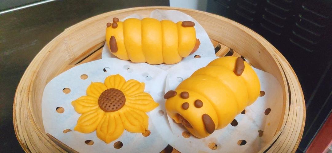 无需模具就能做的南瓜狗狗肠仔包