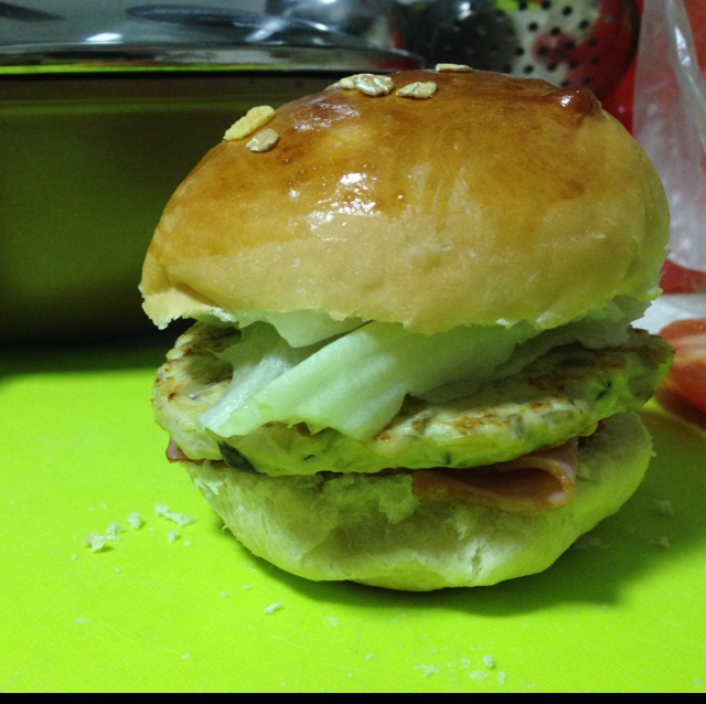 健康少油版鸡肉汉堡