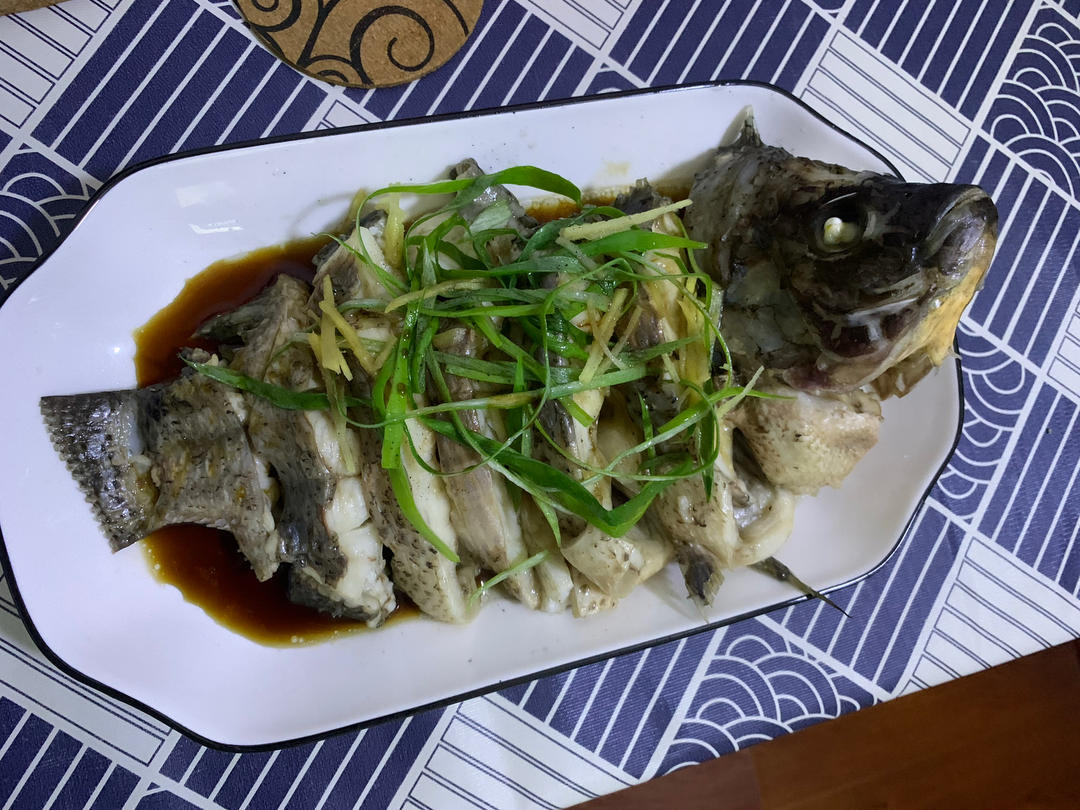 过年餐桌上少不了的菜——清蒸罗非鱼