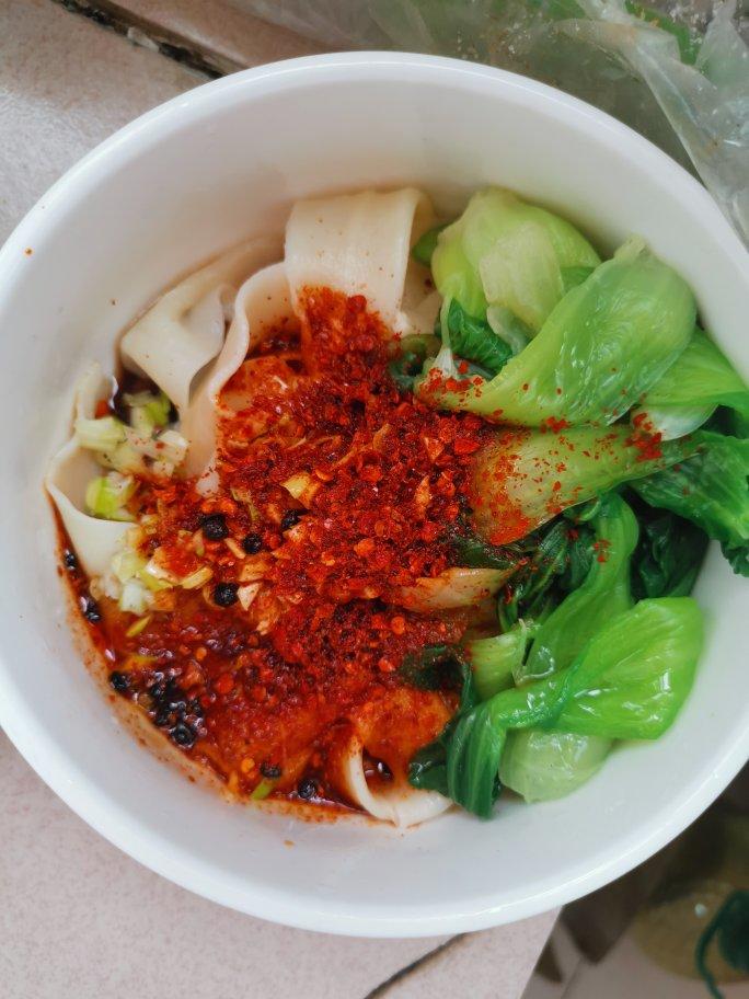 堂妈教你做油泼肉酱扯面