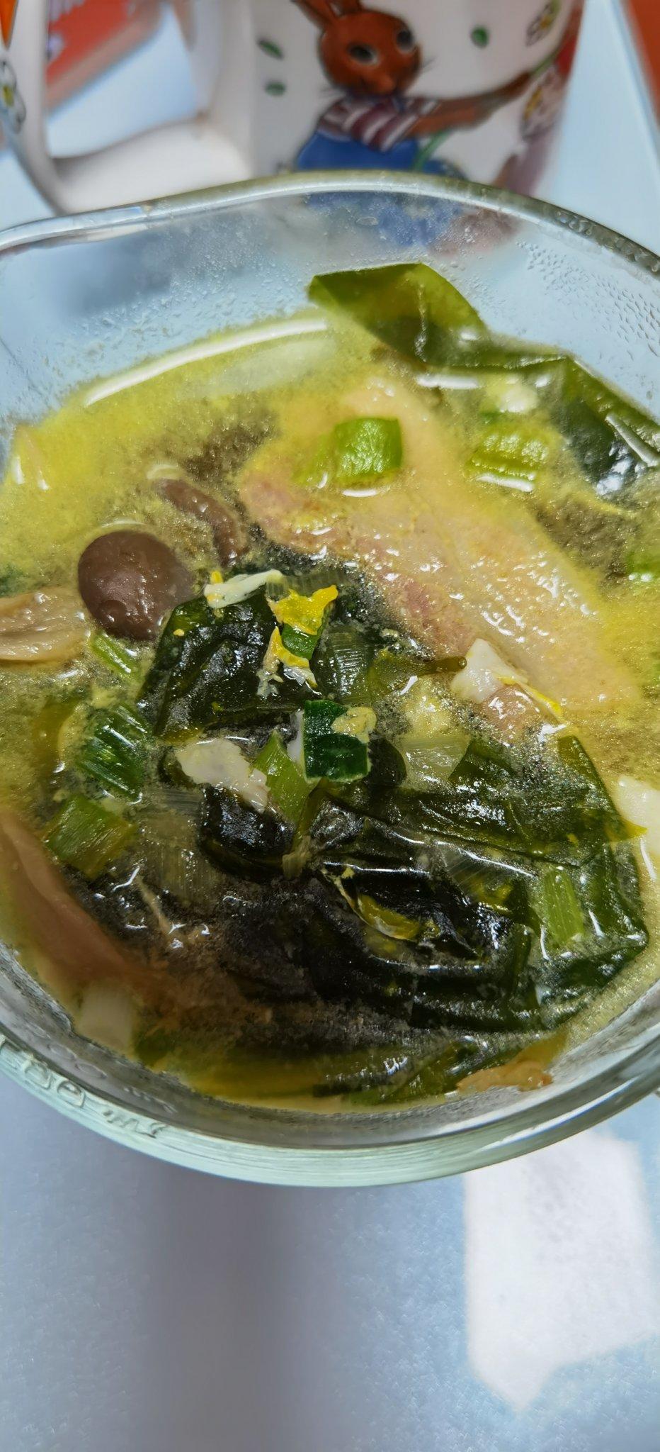 家鸮饲养员做的海带蘑菇汤