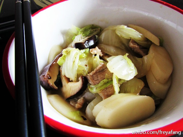 黄芽菜肉丝炒年糕