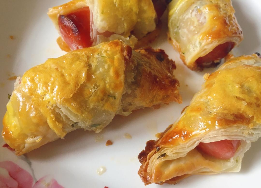 香肠酥皮卷：手抓饼皮还能这样吃，不用和面快速搞定早餐