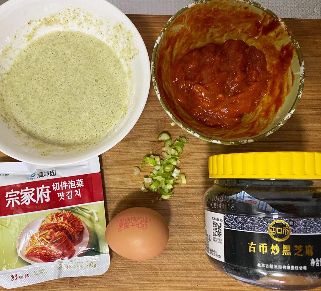 改良版煎饼——辣白菜鸡丝煎饼的做法 步骤1