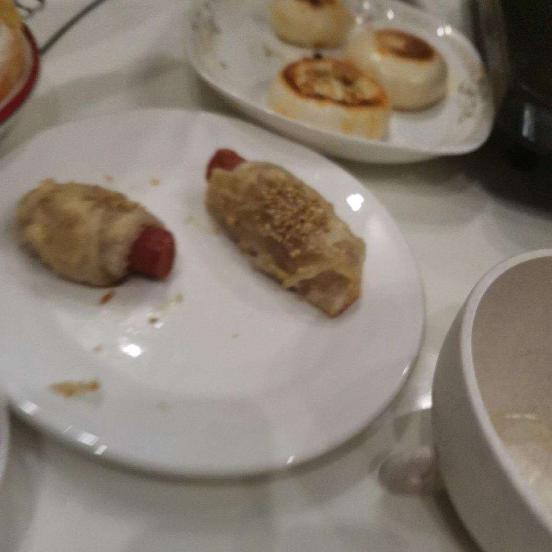 酥皮火腿肠手抓饼皮烤火腿肠烤箱小吃