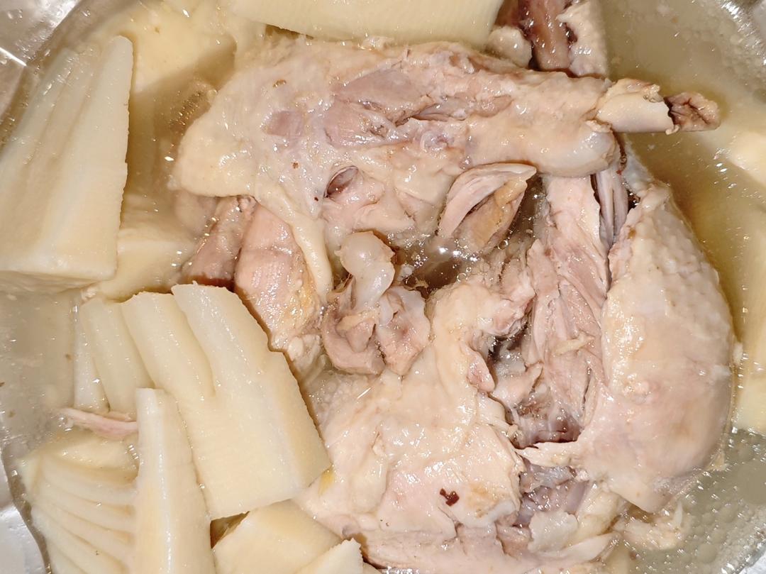 清炖鸡腿冬笋汤