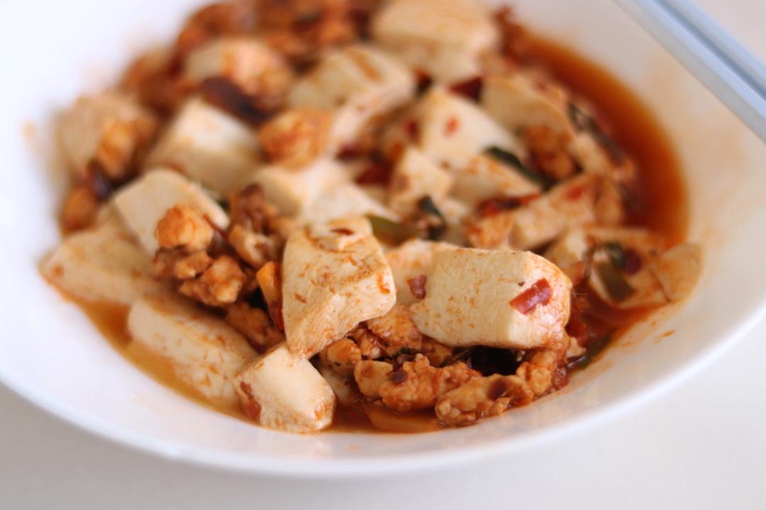 麻婆豆腐（嫩豆腐、肉末、豆瓣酱、花椒粉、蒜末）