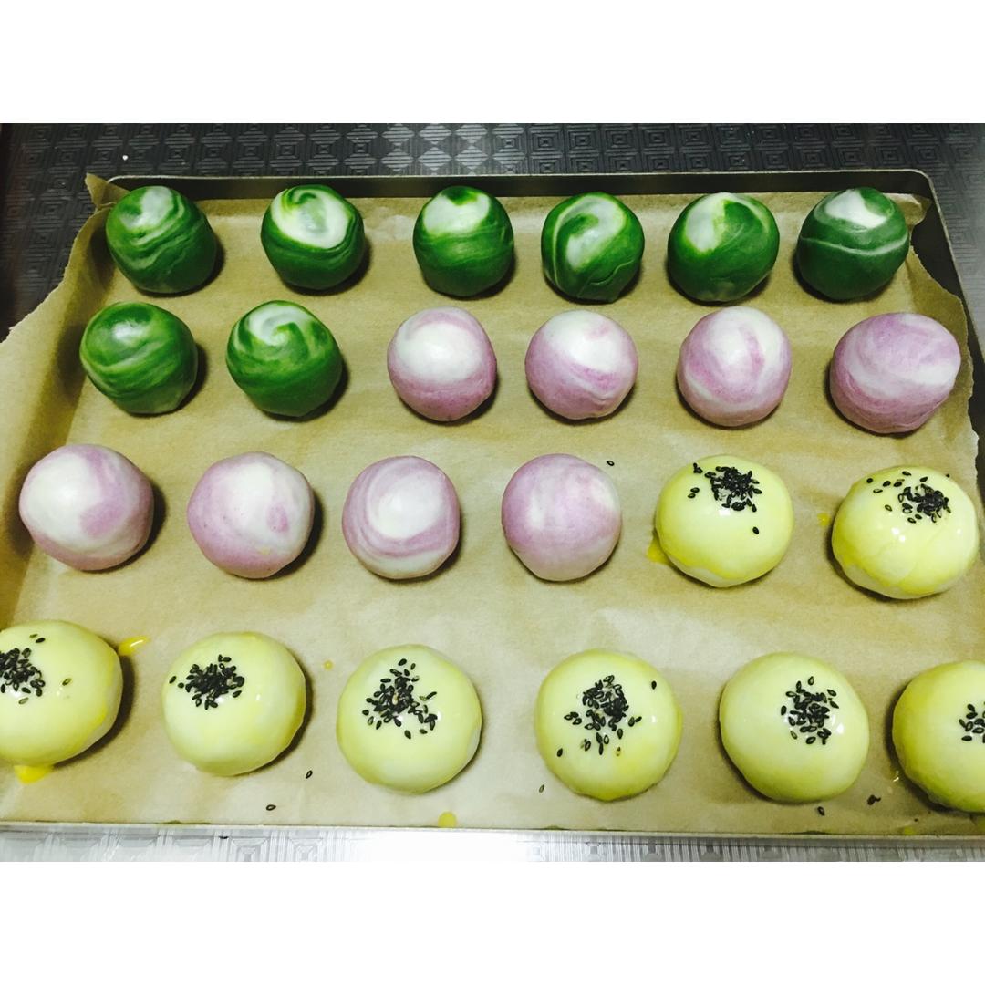 四种口味蛋黄酥(紫薯、抹茶、红曲、蛋黄)