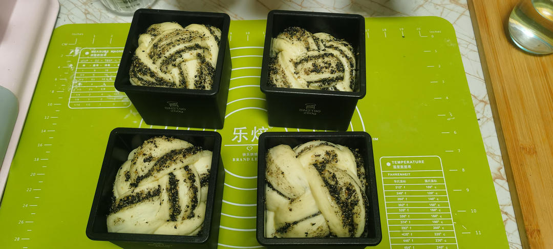 料多多系列--黑芝麻奶酥小吐司