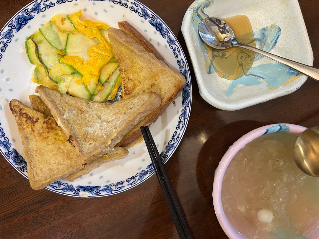 电饭煲银耳莲子红枣羹