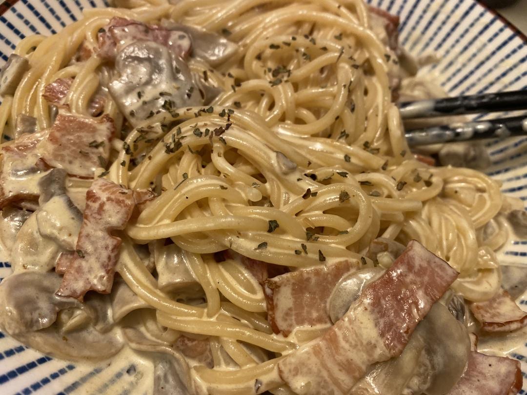 白蘑菇奶油培根意面