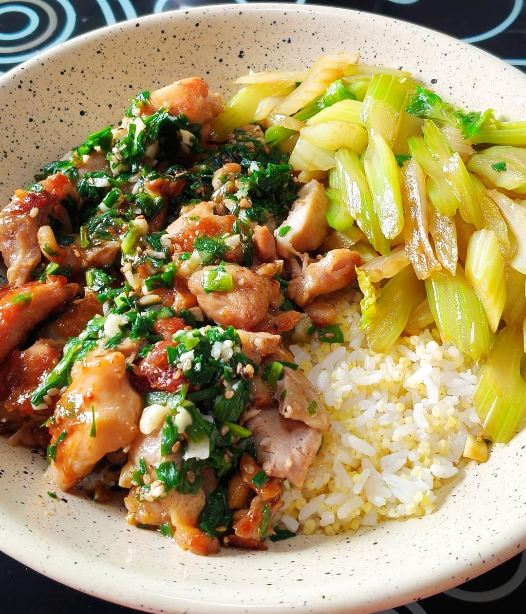 盐葱鸡腿饭