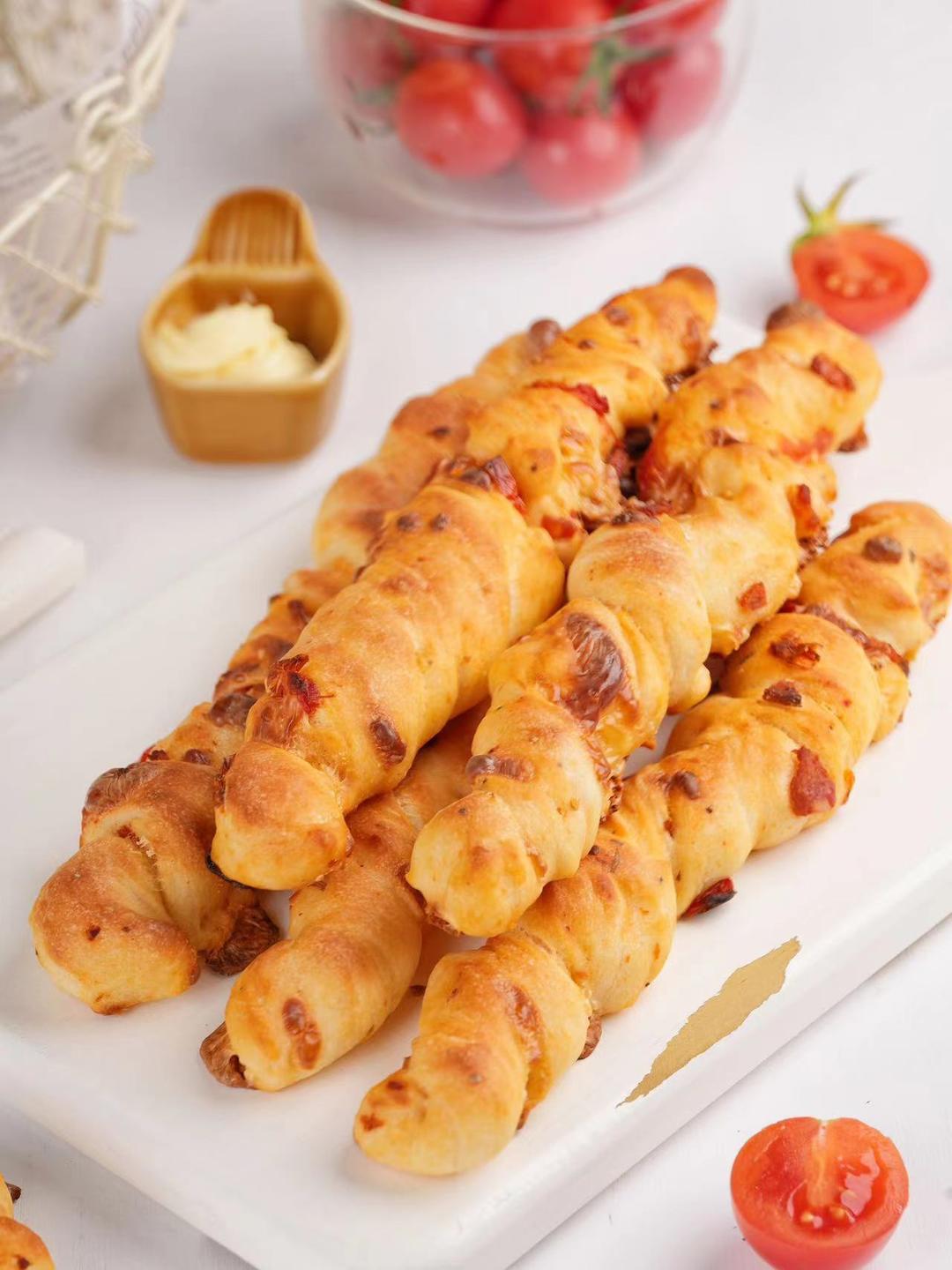 免揉番茄扭扭面包棒 外脆内软 酸咸口感 无糖低油 简单实用的做法