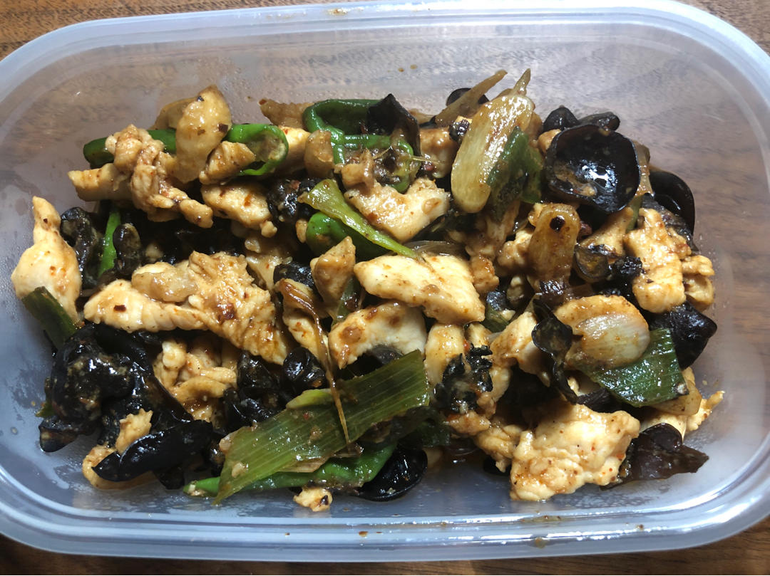 香炒鸡肉木耳