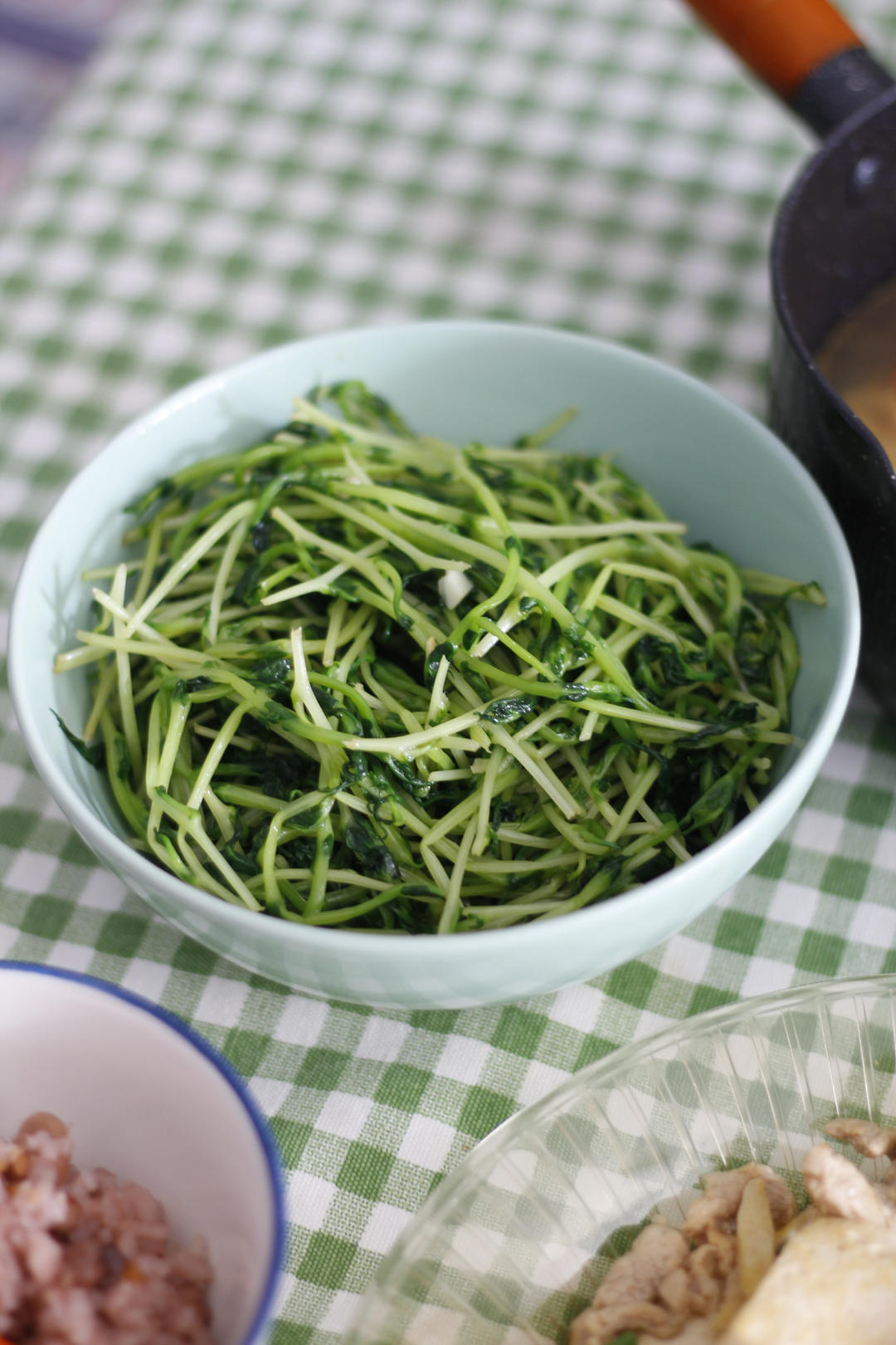 全家爱吃清炒豌豆苗